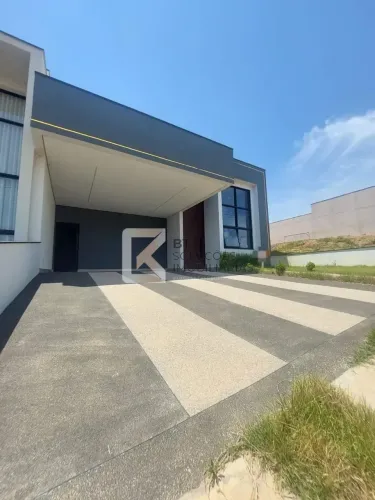Casa com piscina à venda, churrasqueira, 3 suítes, 2 vagas de garagem, Área Gourmet, Condo