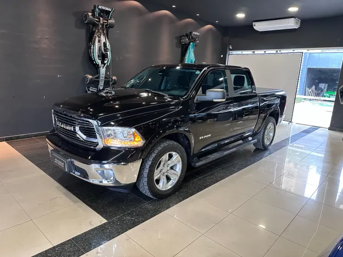 Ram Classic Laramie 5.7 V8 16V Gasolina 4X4 Aut. 2023