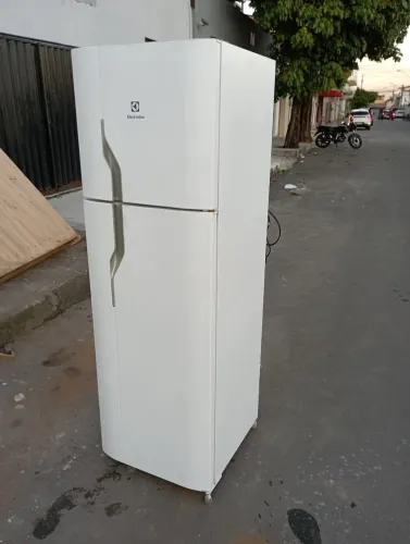 Geladeira Frostfree Electrolux 261 Litros