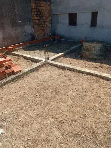 Vendo terreno com fundação pronta pra fazer 2 casas