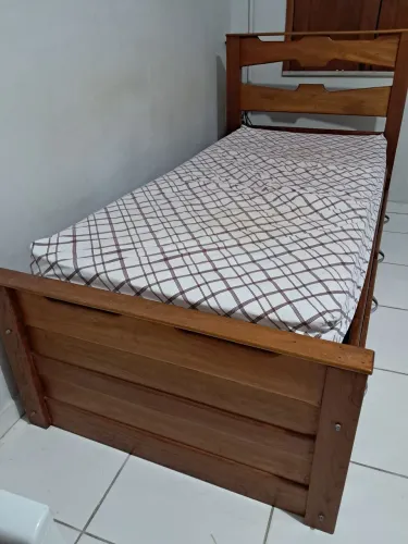 CAMA DE MADEIRA SOLTEIRO