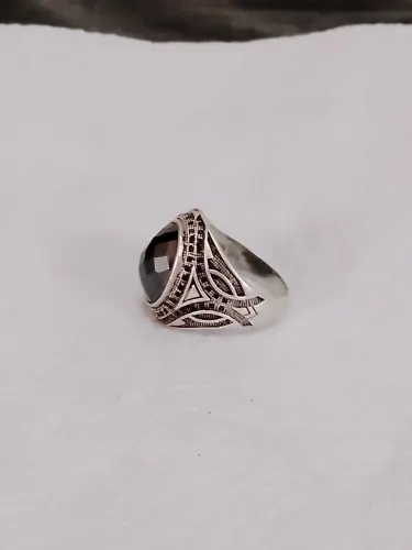 Vendo lindo anel de prata com pedra Onix,lindo...