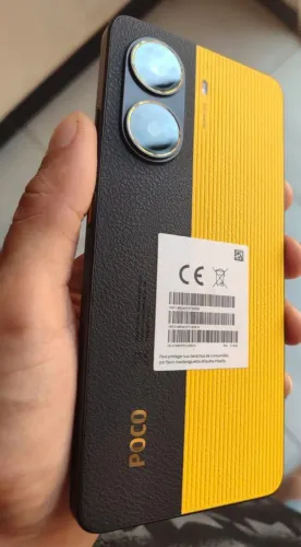 O celular tem só 2 mês de uso por apenas 1700 pra vender logo