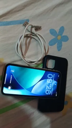 iPhone 11, 128gb sem nenhum defeito ou trincado, acompanha cabo de carregador