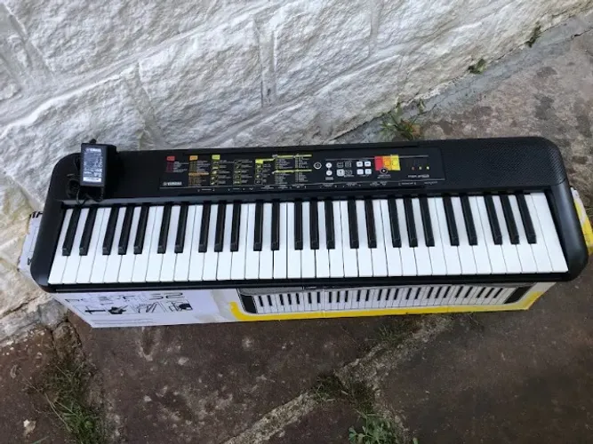 Teclado PSR-F52 Yamaha parcelo no olxpay ,ML e MPG avalio troca