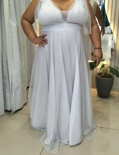 Vende-se vestido ? usado uma única vez