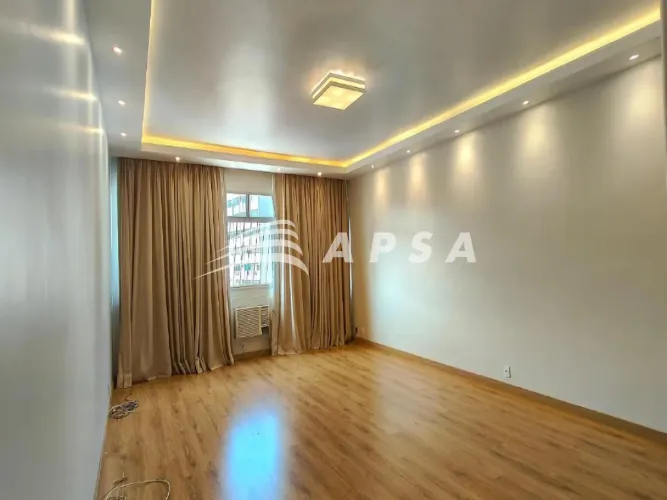 LOCALIZADO NO CHARMOSO BAIRRO DA TIJUCA, ESTE ESPAÇOSO APARTAMENTO OFERECE 128 METROS QUAD