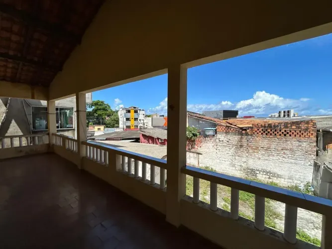 Imóvel para venda tem 303 metros quadrados com 4 quartos em Itapuã - Salvador - BA