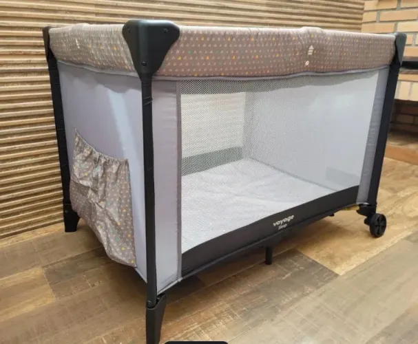 Berço Dobrável Portátil Voyage. Pouco uso. 