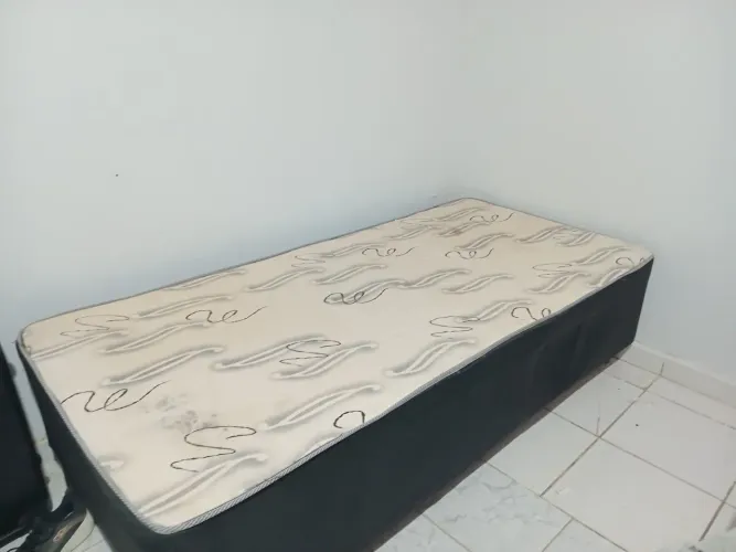 CAMA DE SOLTEIRO SEMINOVO.