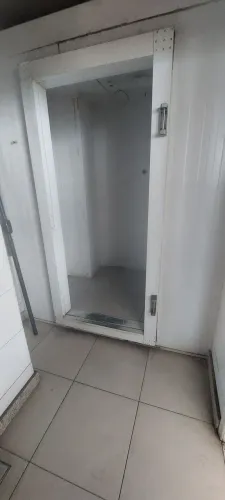 Câmara fria,sem motor e porta desmontada