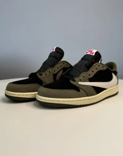 Tênis Air Jordan 1 Low Travis Scott Black Olive