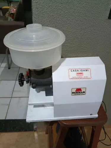 Moedor de café elétrico marca Bermar usado 