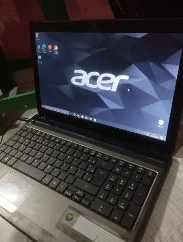 Notebook Acer Core i5, 8 Gigas, HD 1 TB