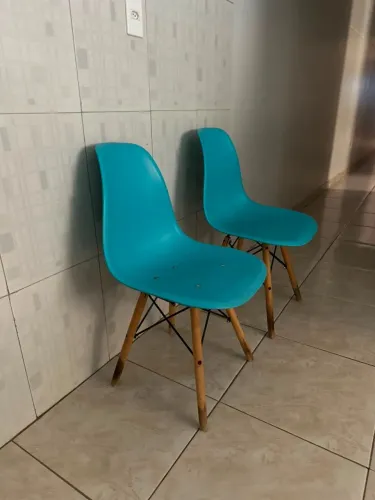 Par de Cadeiras Charles Eames Eiffel Azul - Design Moderno (2 Unidades)