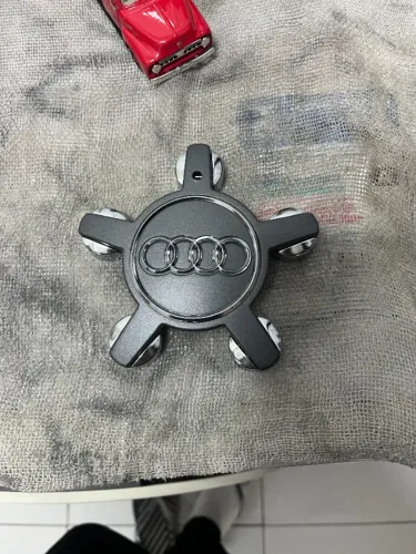 Calota/calotinha central para roda Audi 5 furos
