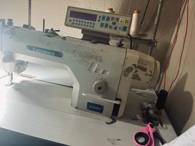 Máquina de costura industrial