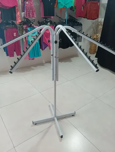 3 Araras de chão árvore 4 braços