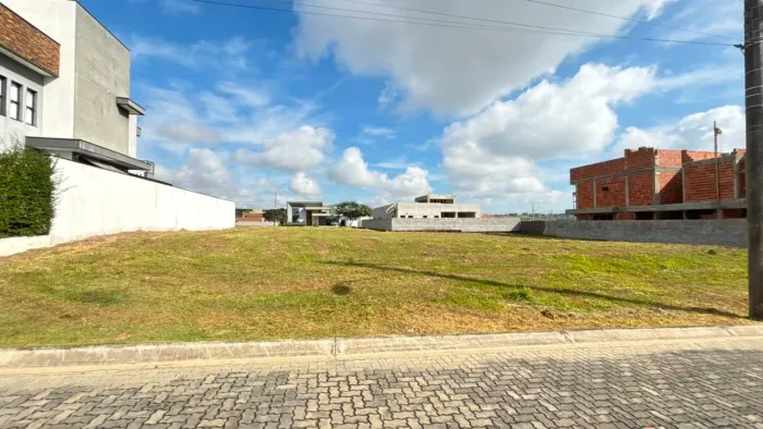 Terreno à Venda no Condomínio EcoPark Bourbon em Caçapava - SP