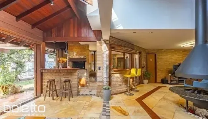 Casa para locação de 269m2, 4 quartos, R$ 15.000,00 na Chácara das Pedras.