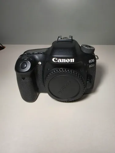 CANON 80D + LENTE EFS 18-135