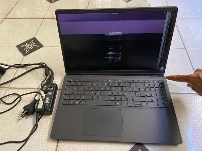Inspiron 15 3520 Core(TM) i3-1215U 8GiB DDR4 SSD 512 GB - Tela quebrada, wifi fraco