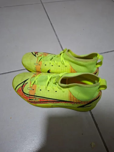 Chuteira mercurial nike n?37