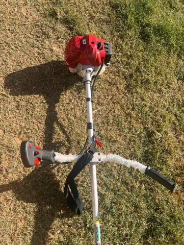 Roçadeira semi nova