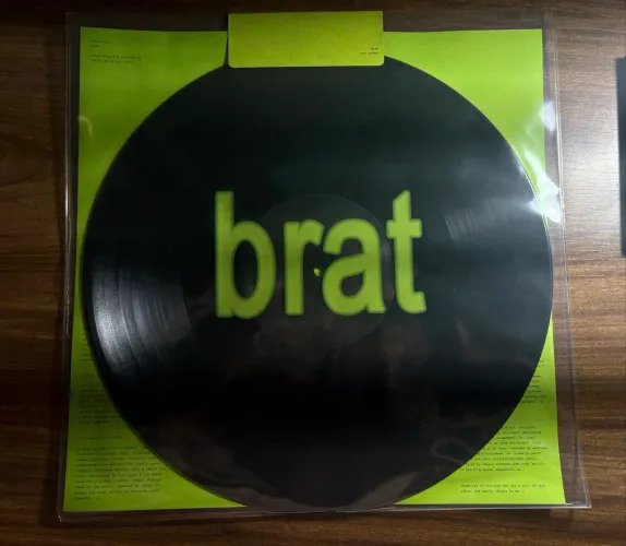 Vinil BRAT Edição Especial 