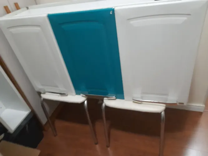 Vendo cama de solteiro de sucupira com colchão, e armários de cozinha
