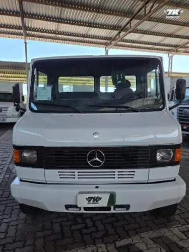 MERCEDES-BENZ 710 2011