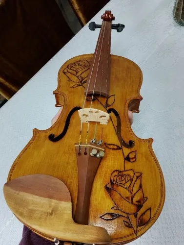 Violino único feito por luthier