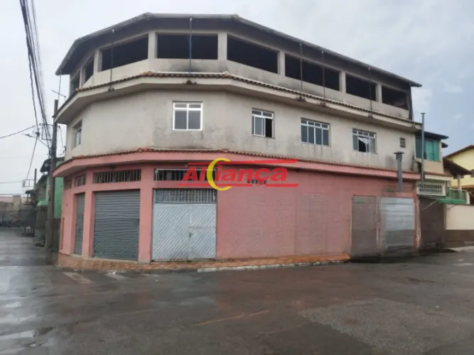 CASA DE ESQUINA COM SALÃO COMERCIAL