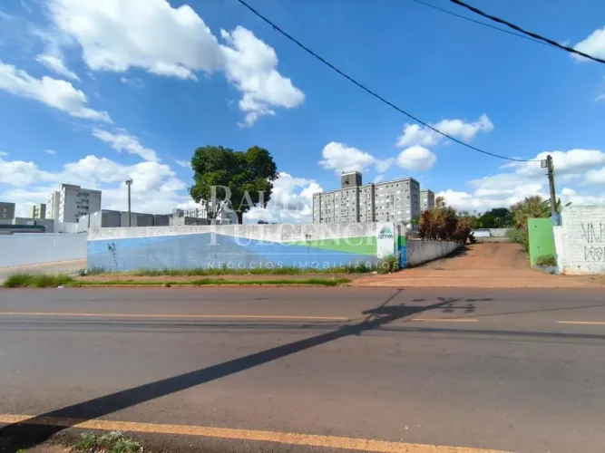 Terreno comercial para venda ou locação em Londrina, localizado na rua Bélgica.