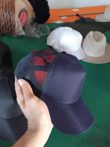 Bonés e chapéus para a campanha