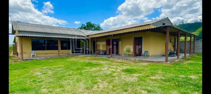 VENDA OPORTUNIDADE - CONFORTÁVEL CHÁCARA C/PISCINA, FORNO/FOGÃO A LENHA - JACAREÍ A POUCOS