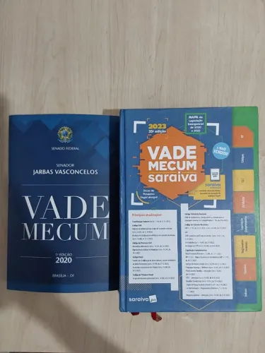 Vendo VADE MECUM  em ótimo estado.
