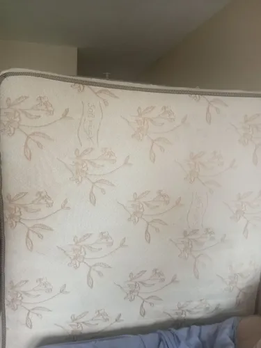 Vendo cama box mola ensacadas em boa condição de uso para o seu bem estar