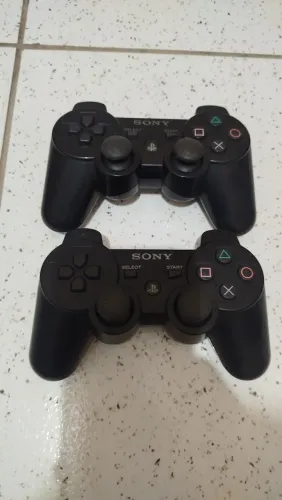Dois controles originais ps3