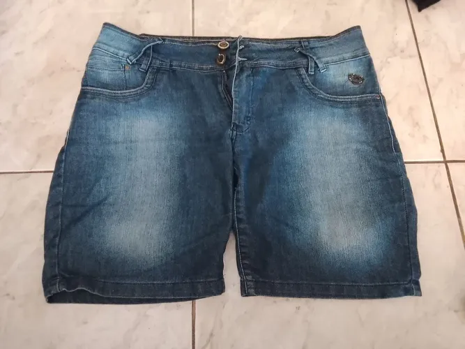 Bermuda jeans Tam 48 M/G unissex em bom estado