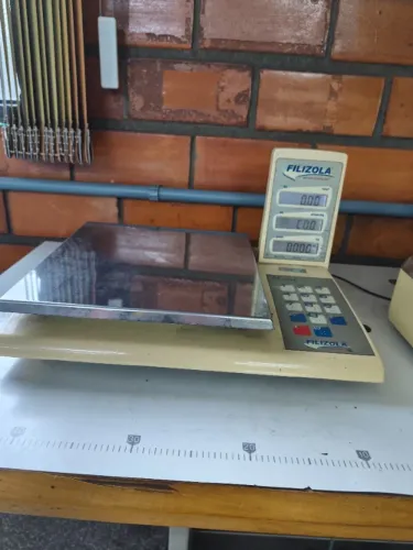 BALANÇA FILIZOLA COM TRÊS DIGITOS E CAPACIDADE ATÉ 6 KGS