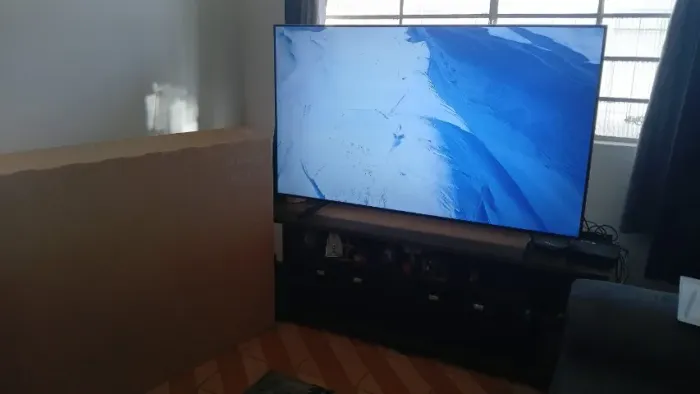 Smart TV Samsung Crystal UHD 4K 70" U8500F 2025 - Excelente Estado