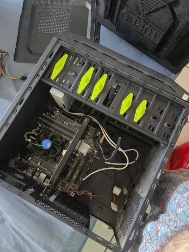 GABINETES DE COMPUTADOR