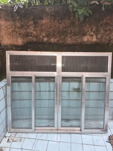 Janela de alumínio completa