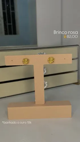 Brinco rosa banhado a ouro 18k