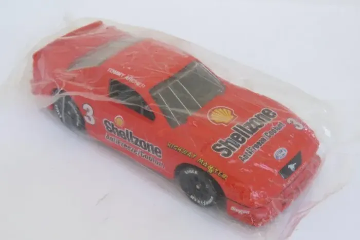 Miniatura do Carro de Corrida FORD MUSTANG SHELLZONE, dirigido pelo Piloto TOMMY ARCHER, e