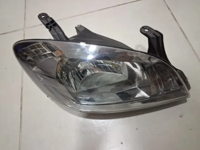 Farol LD celta prisma 2010