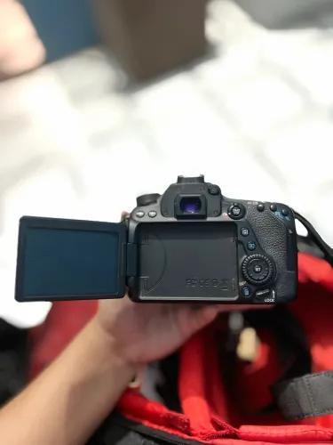 Vende-se Câmera Canon EOS 80D