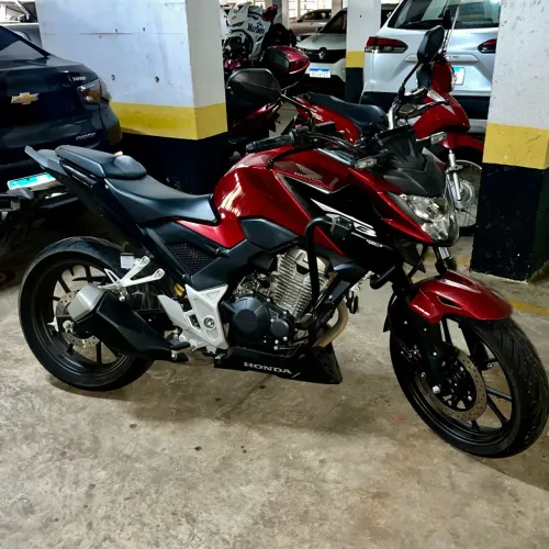 Cb300F 1 ano de uso