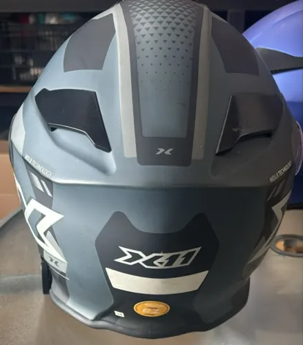 ? Capacete Escamoteável X11 Turner Solides: Com viseira solar interna fumê e ótima acústic
